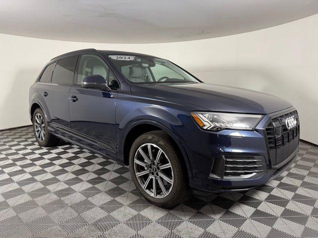 used 2024 Audi Q7 car, priced at $50,900