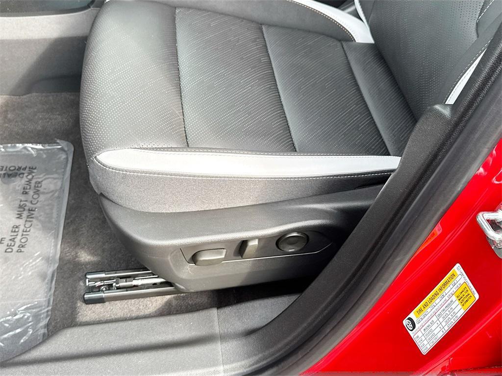 used 2025 Buick Envision car, priced at $31,999