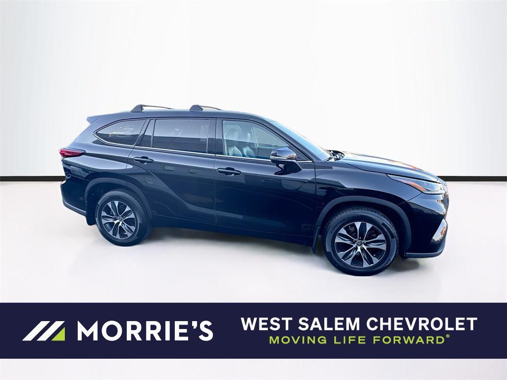 used 2021 Toyota Highlander car, priced at $28,999