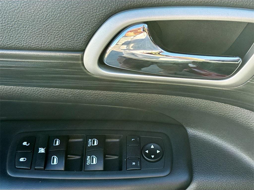 used 2020 Jeep Grand Cherokee car, priced at $23,999