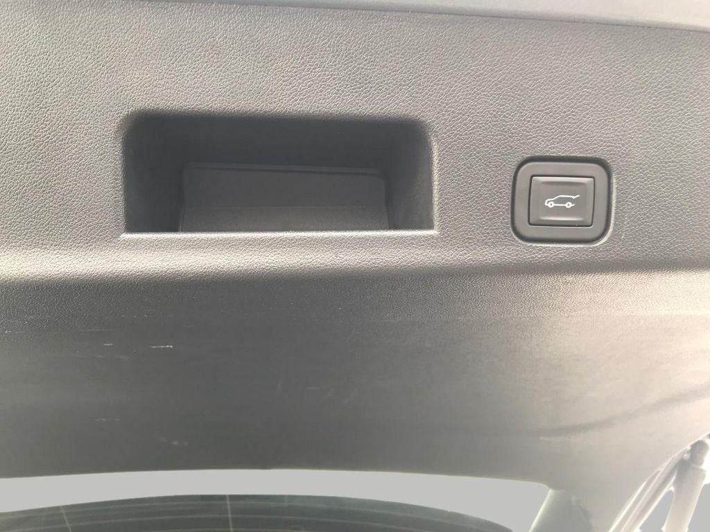 used 2025 Chevrolet Traverse car, priced at $39,874