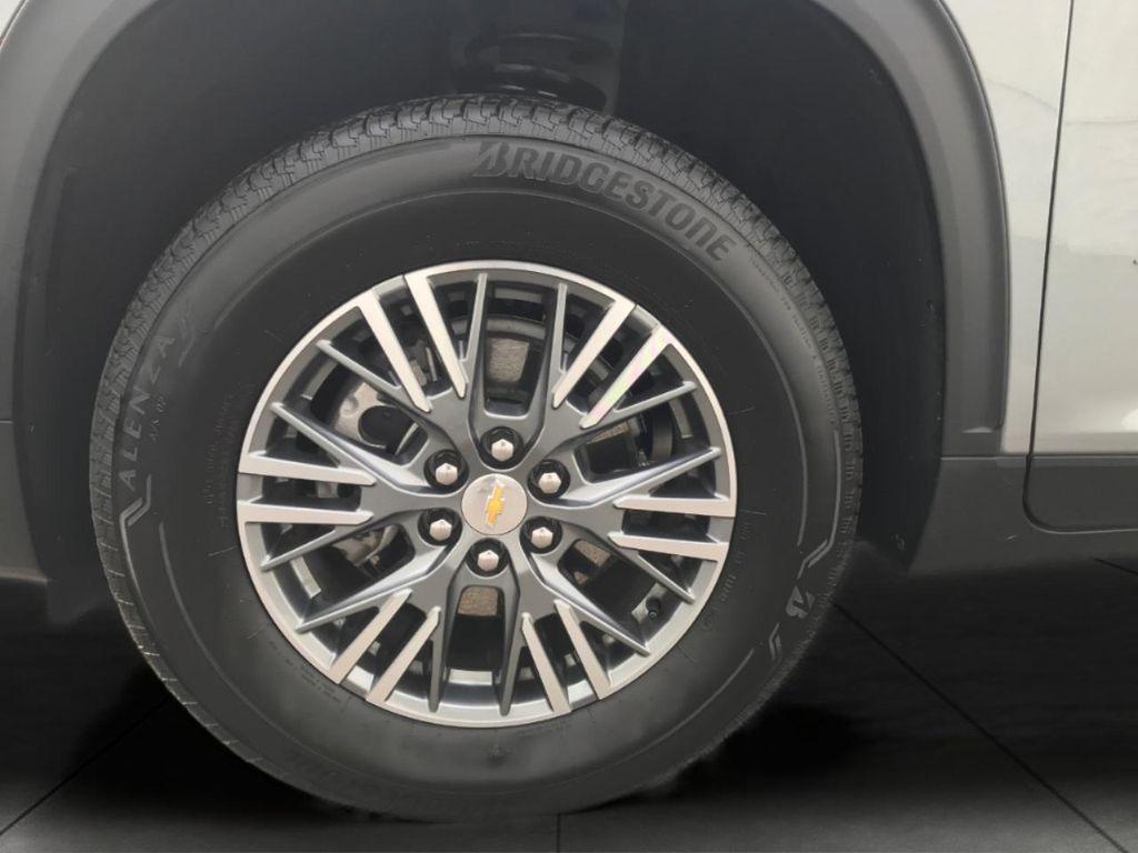 used 2025 Chevrolet Traverse car, priced at $39,874
