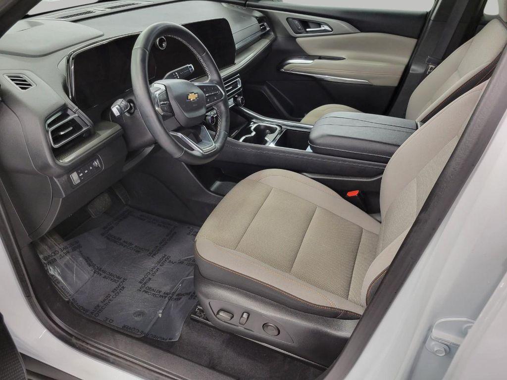 used 2025 Chevrolet Traverse car, priced at $38,995