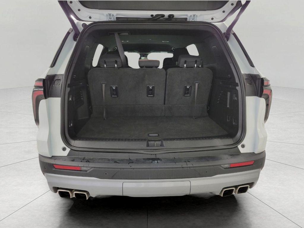 used 2025 Chevrolet Traverse car, priced at $38,995