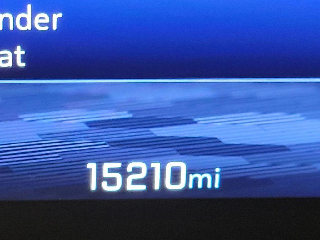 used 2025 Chevrolet Traverse car, priced at $38,995