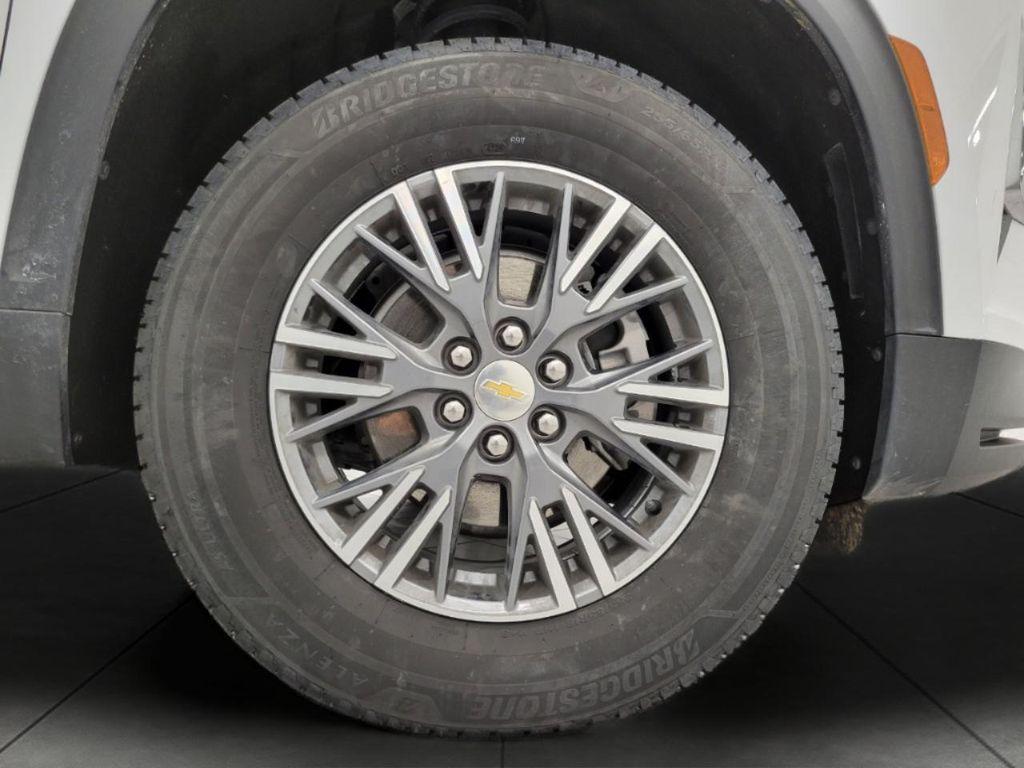 used 2025 Chevrolet Traverse car, priced at $38,995