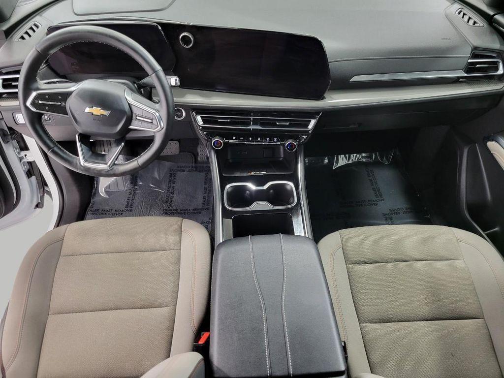 used 2025 Chevrolet Traverse car, priced at $38,995