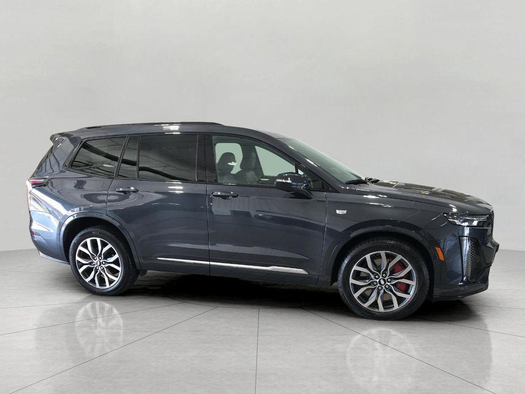 used 2022 Cadillac XT6 car, priced at $39,393