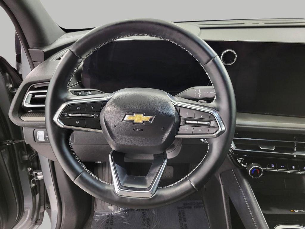 used 2025 Chevrolet Traverse car, priced at $38,450