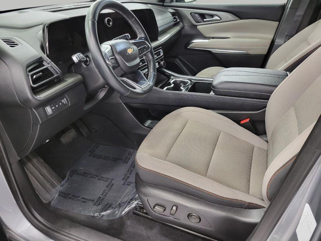 used 2025 Chevrolet Traverse car, priced at $38,450