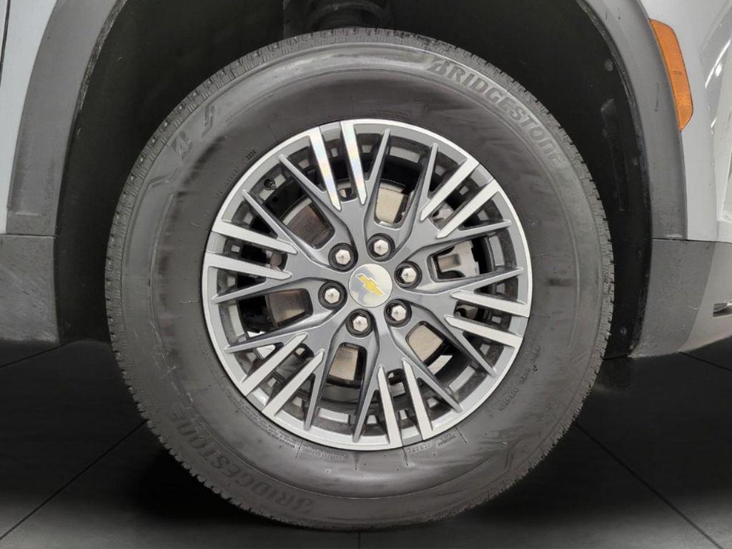 used 2025 Chevrolet Traverse car, priced at $38,450