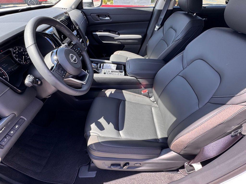 new 2025 Nissan Pathfinder car, priced at $40,625