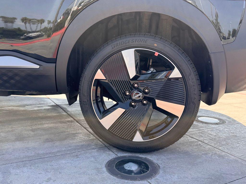 new 2025 Nissan Kicks car, priced at $26,095