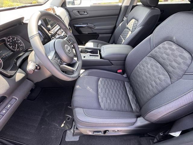 new 2025 Nissan Pathfinder car, priced at $42,225