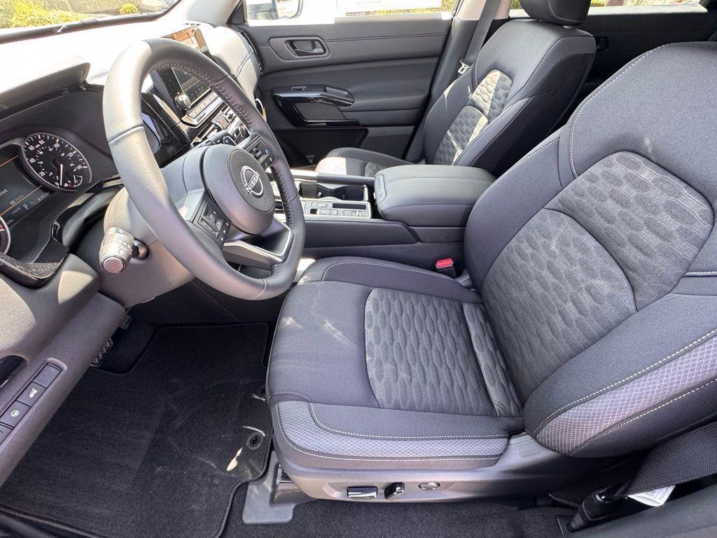 new 2025 Nissan Pathfinder car, priced at $41,725