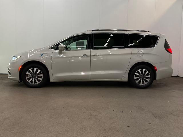 used 2021 Chrysler Pacifica Hybrid car, priced at $21,500