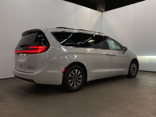 used 2021 Chrysler Pacifica Hybrid car, priced at $21,500