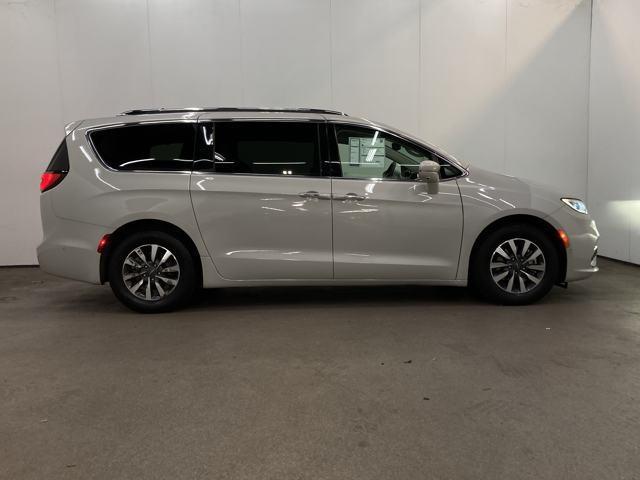 used 2021 Chrysler Pacifica Hybrid car, priced at $22,500
