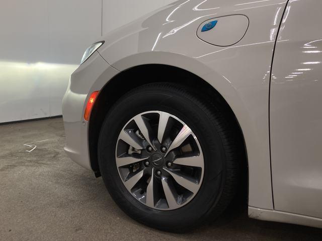 used 2021 Chrysler Pacifica Hybrid car, priced at $22,500