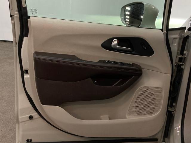 used 2021 Chrysler Pacifica Hybrid car, priced at $21,500
