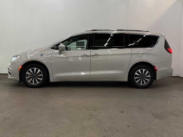 used 2021 Chrysler Pacifica Hybrid car, priced at $22,500