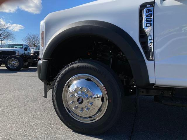 new 2025 Ford F-450 car, priced at $55,391