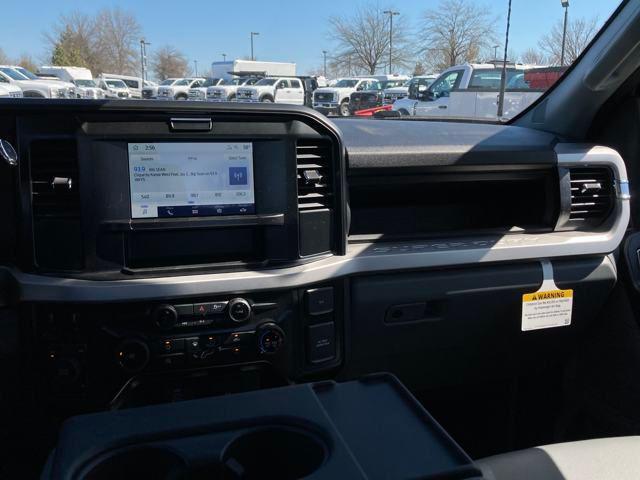 new 2025 Ford F-250 car, priced at $47,543