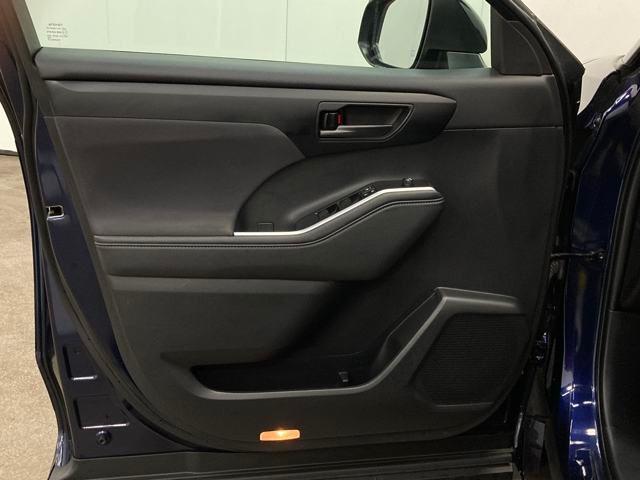 used 2021 Toyota Highlander car, priced at $29,500