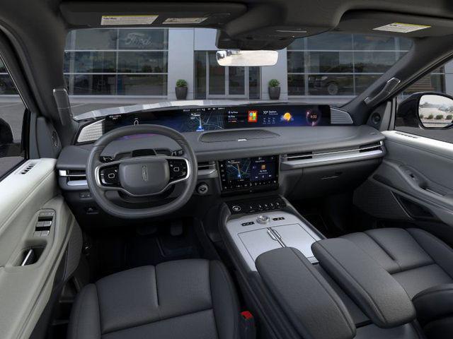 new 2025 Lincoln Navigator car, priced at $111,295
