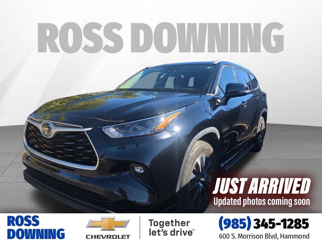used 2022 Toyota Highlander car, priced at $31,680