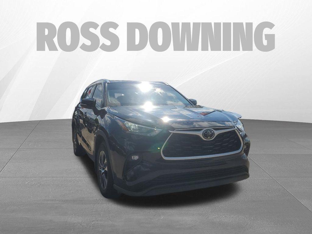 used 2020 Toyota Highlander car, priced at $28,660