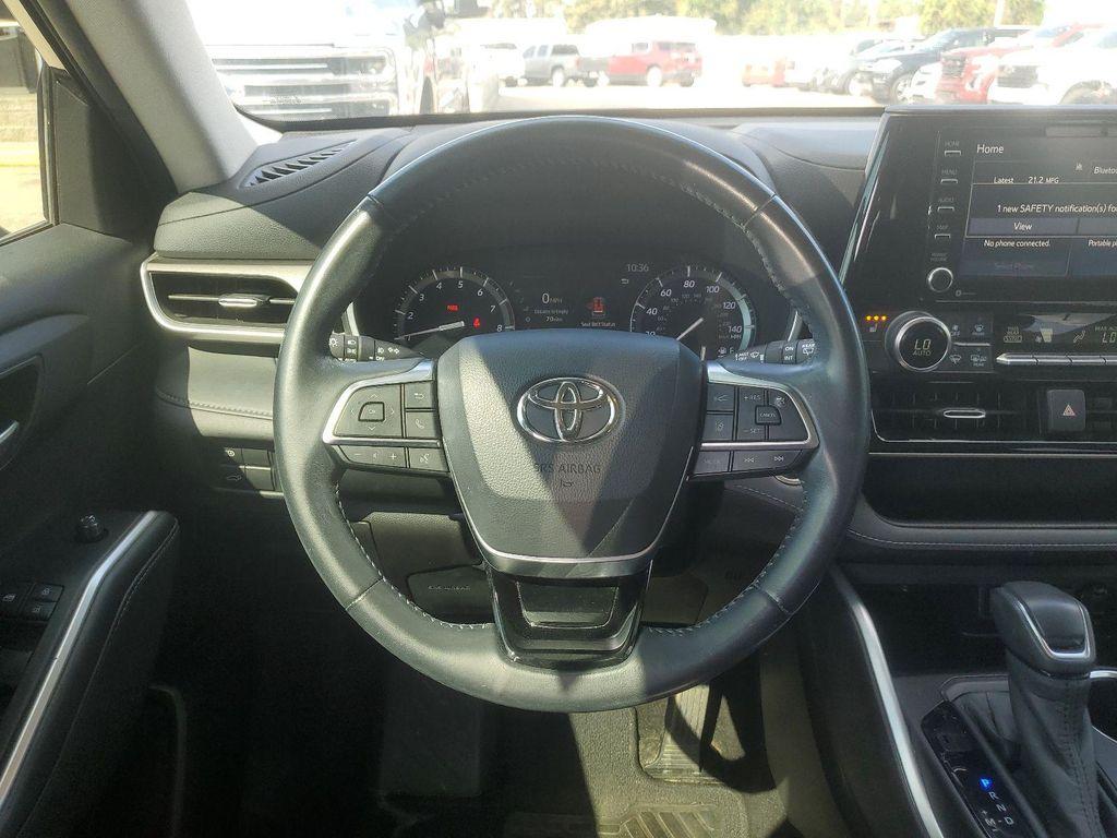 used 2020 Toyota Highlander car, priced at $28,660