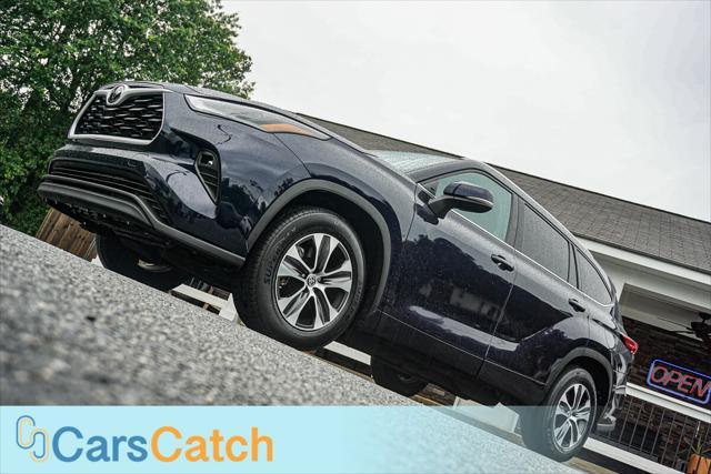 used 2022 Toyota Highlander car, priced at $30,999