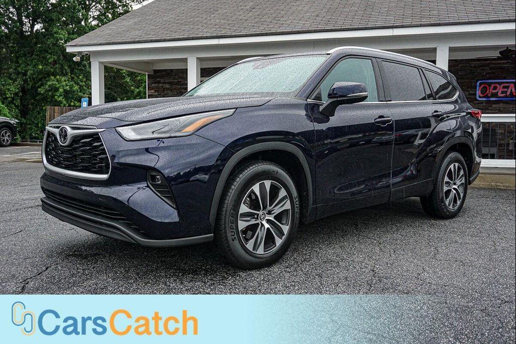 used 2022 Toyota Highlander car, priced at $26,999