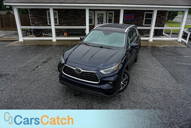 used 2022 Toyota Highlander car, priced at $30,999