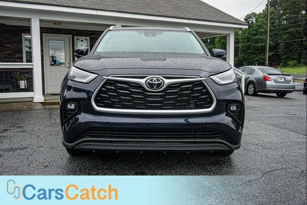 used 2022 Toyota Highlander car, priced at $26,999