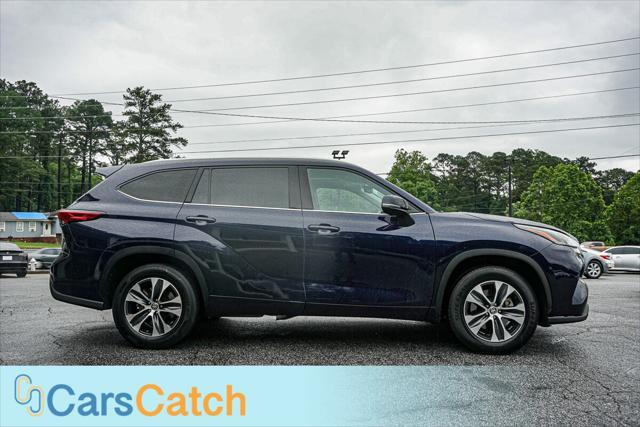 used 2022 Toyota Highlander car, priced at $30,999