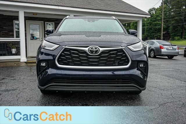 used 2022 Toyota Highlander car, priced at $30,999