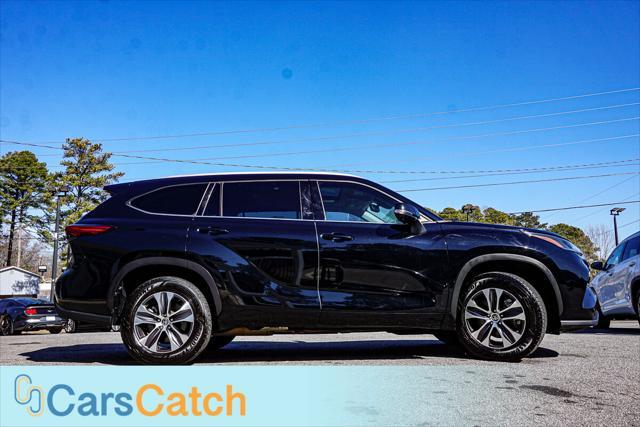 used 2022 Toyota Highlander car, priced at $28,999