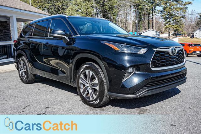 used 2022 Toyota Highlander car, priced at $28,999