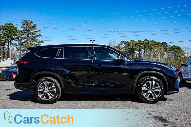 used 2022 Toyota Highlander car, priced at $28,999