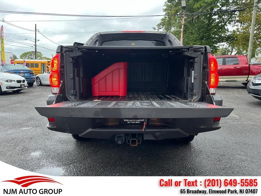 used 2004 Chevrolet Avalanche car, priced at $3,750