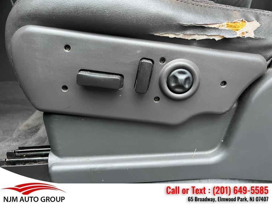 used 2004 Chevrolet Avalanche car, priced at $3,750