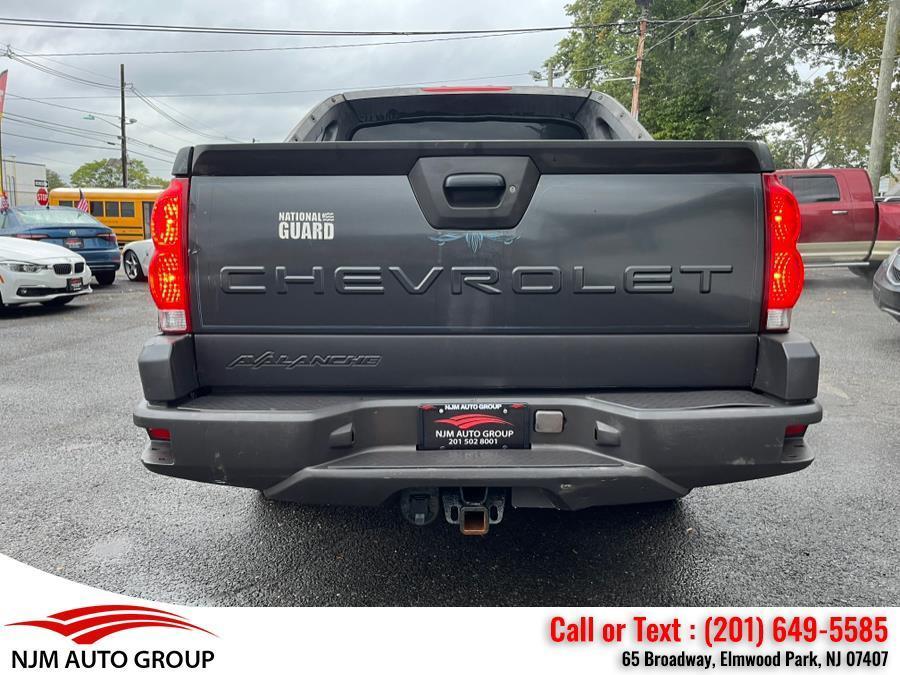 used 2004 Chevrolet Avalanche car, priced at $3,750