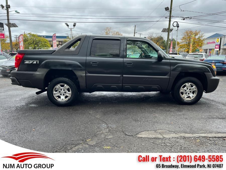 used 2004 Chevrolet Avalanche car, priced at $3,750
