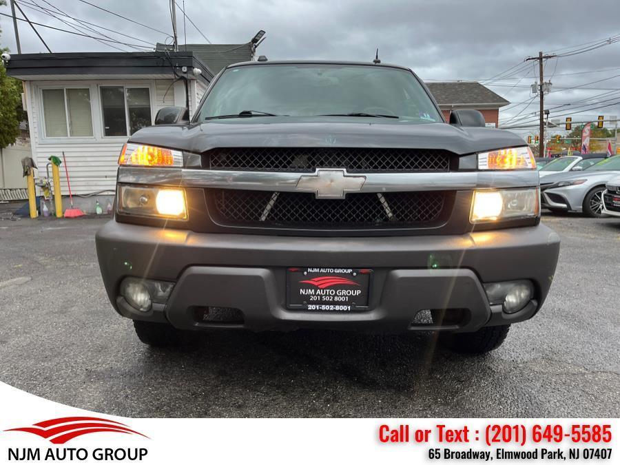 used 2004 Chevrolet Avalanche car, priced at $3,750