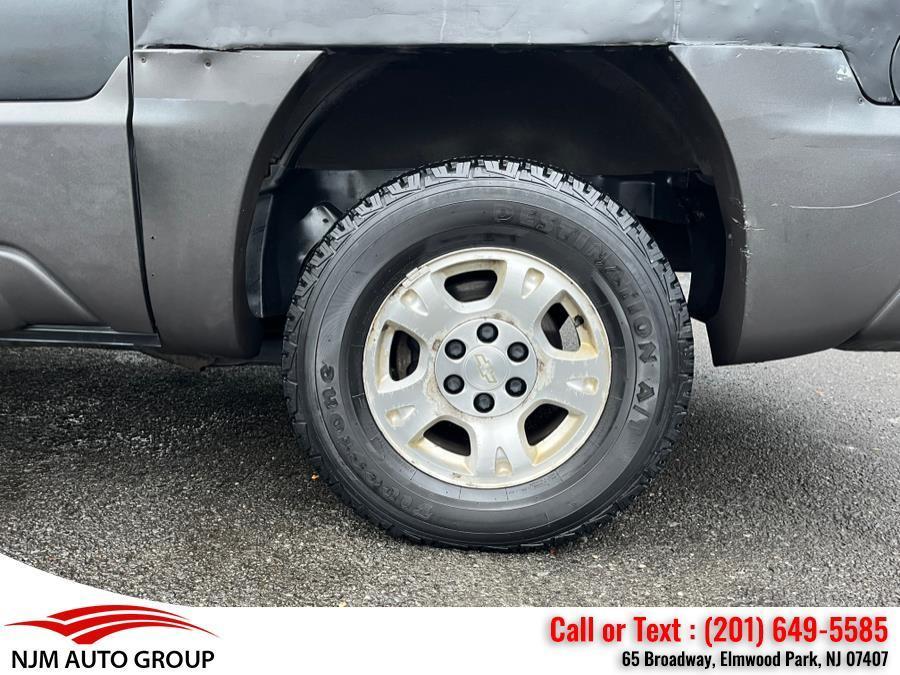 used 2004 Chevrolet Avalanche car, priced at $3,750