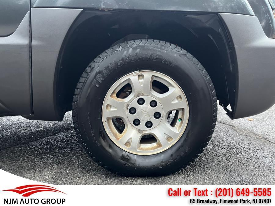 used 2004 Chevrolet Avalanche car, priced at $3,750