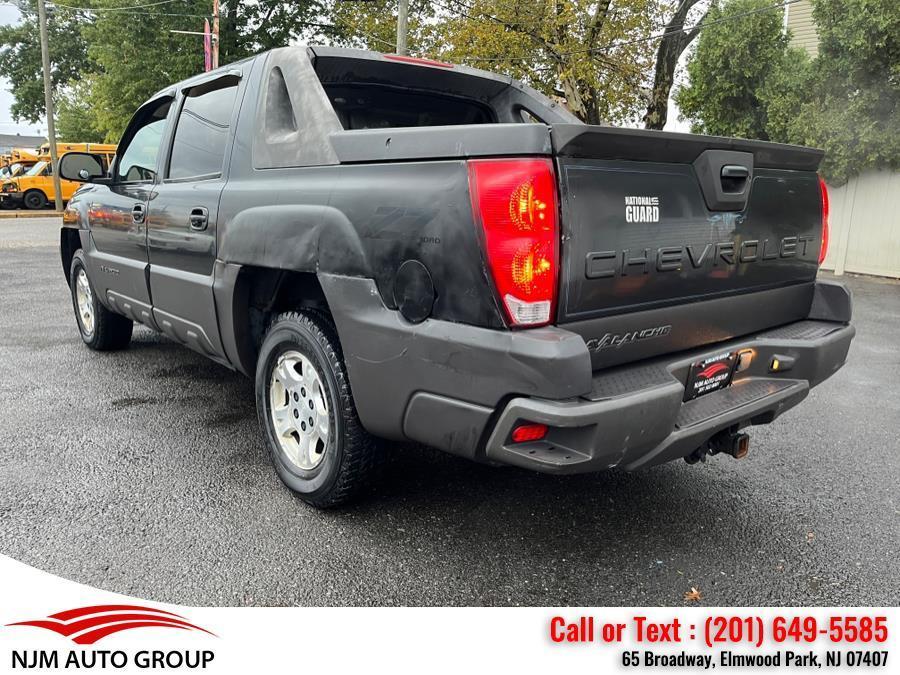 used 2004 Chevrolet Avalanche car, priced at $3,750