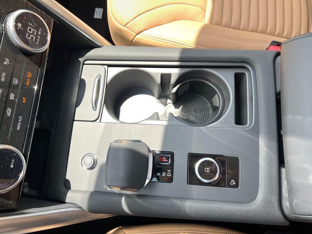 new 2025 Land Rover Discovery car, priced at $87,078